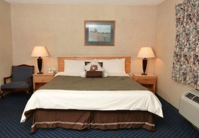 Econo Lodge Inn & Suites Central Медфорд Екстер'єр фото